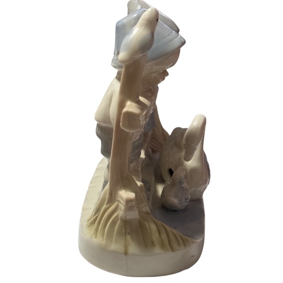 VTG 1988 Artmark Country Pond Dutch Boy Girl Swan Fine Porcelain Figurine - Picture 4 of 13
